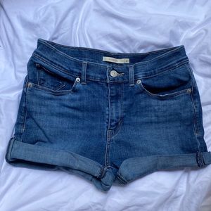 Levi denim shorts size 4
